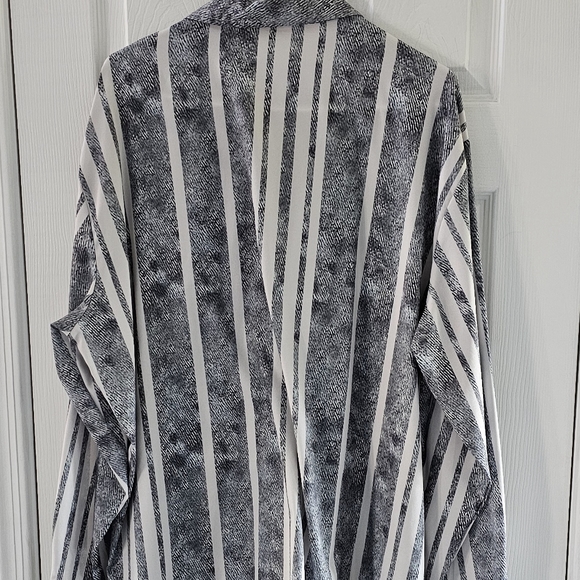 Mens XXL (Asian size is 4XL), Python print button down dress shirt. - Picture 2 of 2